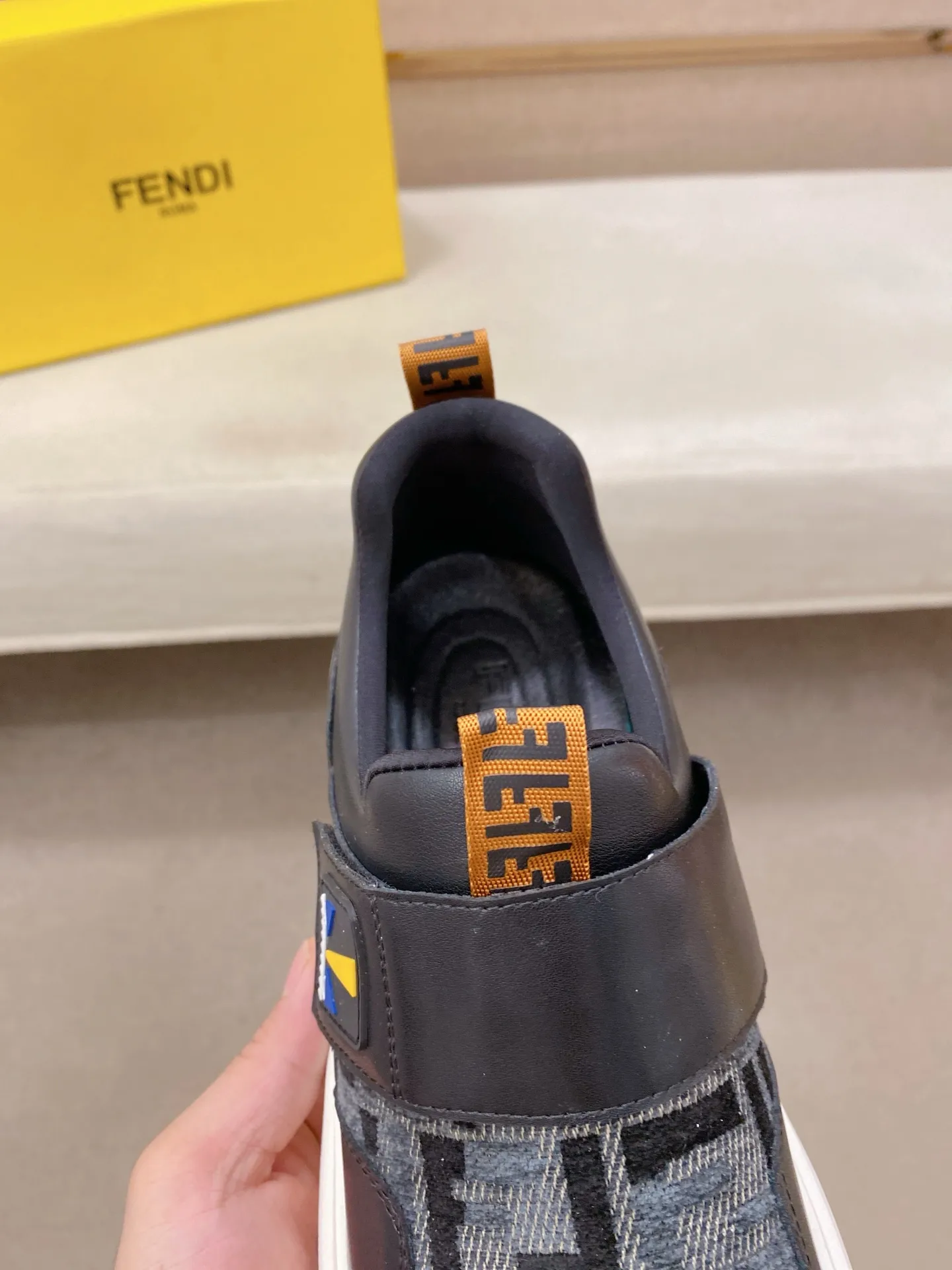 Men's shoes 💰 400💰 (fendi) New style 👊🏻 upper 🇮🇹 imported cowhide fabric 🇩🇪 lining imported sheepskin lining. The original outsole is molded to highlight the identity of every man, and the upper foot is elegant and stable🚶🏻🚶🏻The high-end custom counters reproduce the original version📯No matter the wind or rain, the shoe last remains unchanged and can withstand the verification of time🔍️,🔵 Size: 38-44